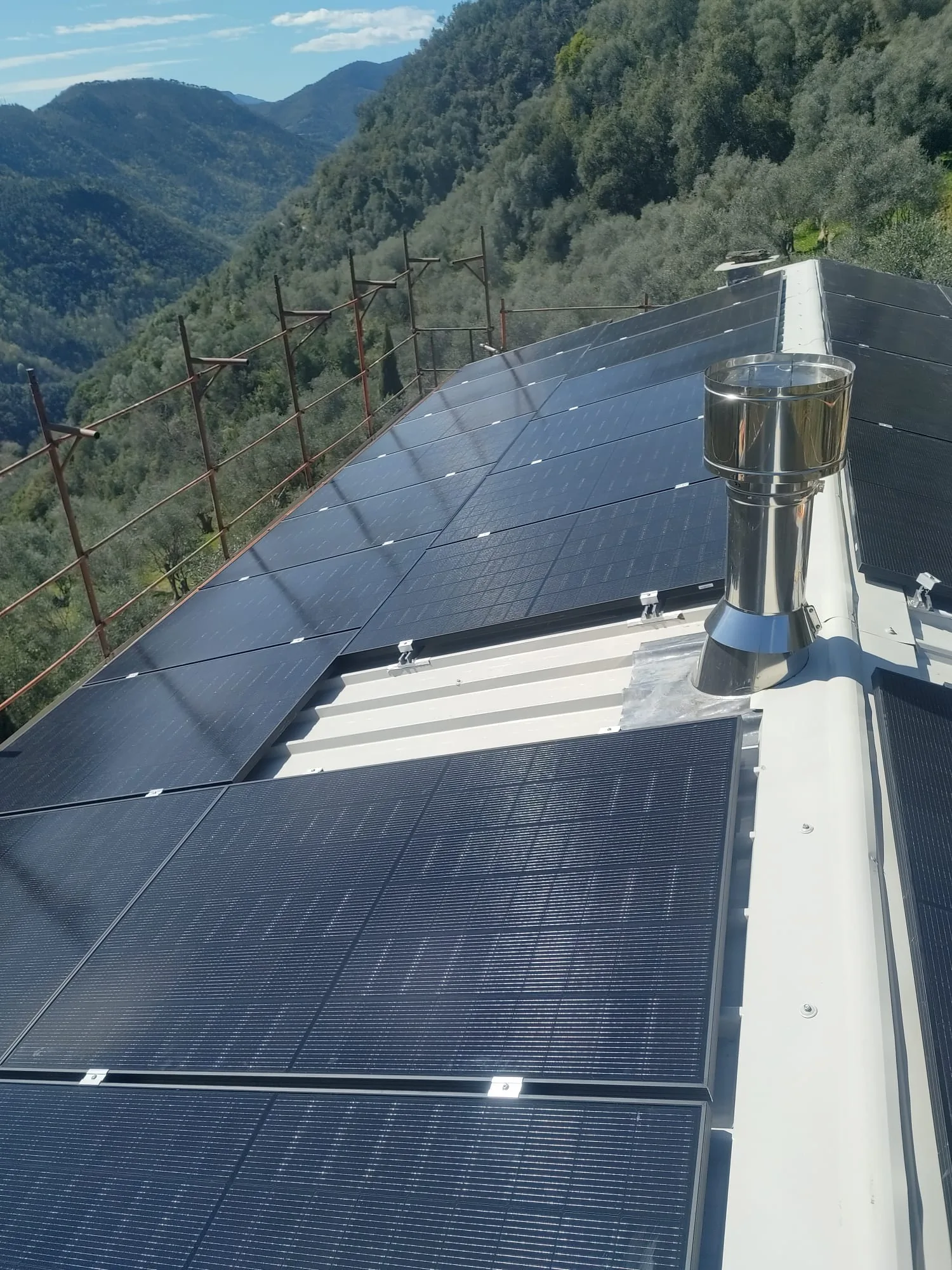 Impianto fotovoltaico off-grid a Castelvittorio